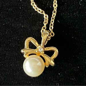 Bow- Pearl- Rhinestone Pendant Gold Tone 18” Chain
